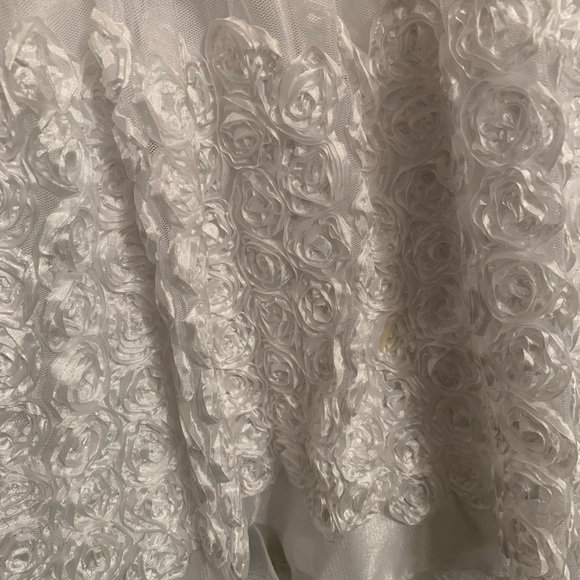 White Jessica McClintock with rosettes on bottom - Picture 4 of 5